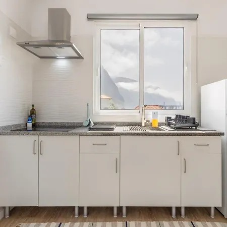 Coastal Mountain & Sea View Hideaway With Free Parking São Vicente