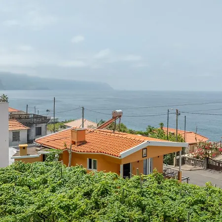 Coastal Mountain & Sea View Hideaway With Free Parking São Vicente