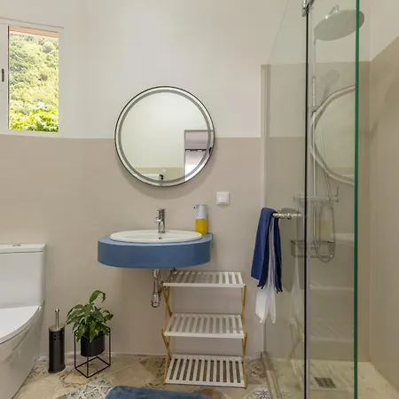 Coastal Mountain & Sea View Hideaway With Free Parking São Vicente