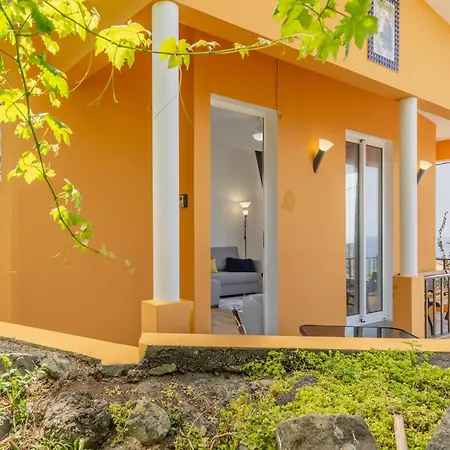 Coastal Mountain & Sea View Hideaway With Free Parking Apartman