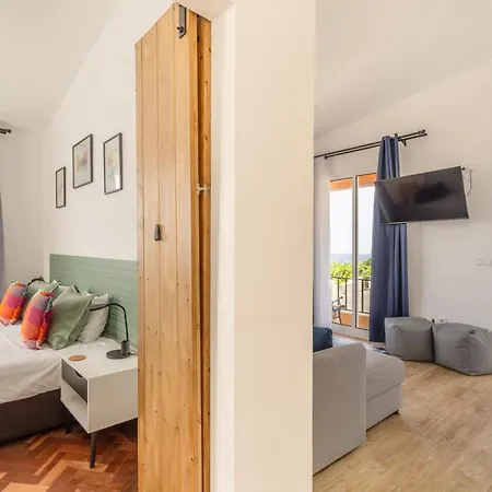 Coastal Mountain & Sea View Hideaway With Free Parking Apartmán São Vicente