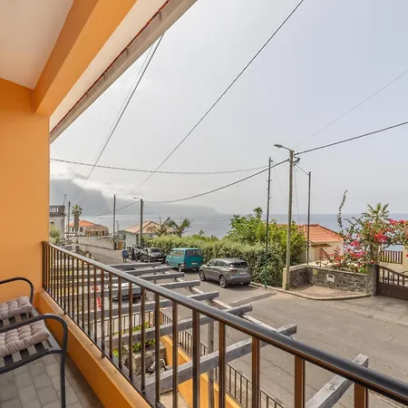 Apartman Coastal Mountain & Sea View Hideaway With Free Parking São Vicente