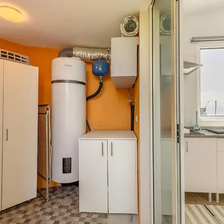 Apartman Coastal Mountain & Sea View Hideaway With Free Parking