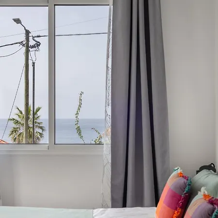 Coastal Mountain & Sea View Hideaway With Free Parking Apartmán *