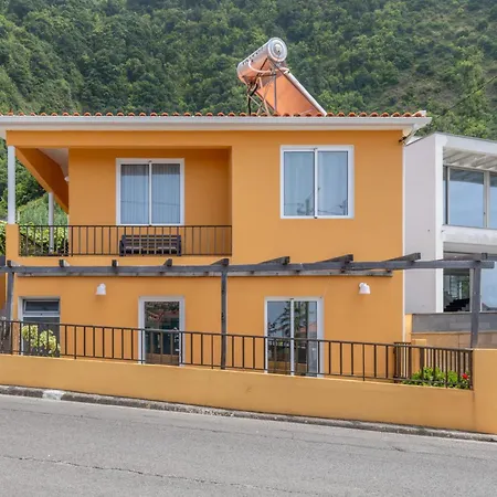 Coastal Mountain & Sea View Hideaway With Free Parking São Vicente