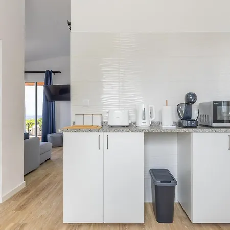 Coastal Mountain & Sea View Hideaway With Free Parking Apartmán São Vicente