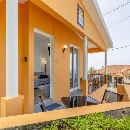 Coastal Mountain & Sea View Hideaway With Free Parking Apartmán