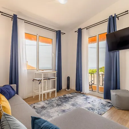 Coastal Mountain & Sea View Hideaway With Free Parking Apartmán