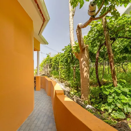 Apartmán Coastal Mountain & Sea View Hideaway With Free Parking São Vicente