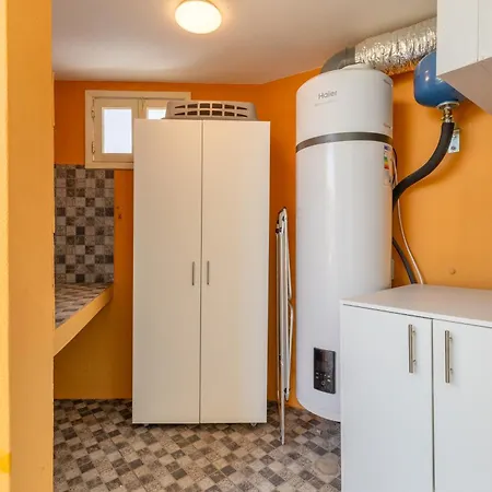 Coastal Mountain & Sea View Hideaway With Free Parking Apartmán *