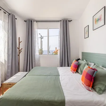 Coastal Mountain & Sea View Hideaway With Free Parking Apartmán São Vicente