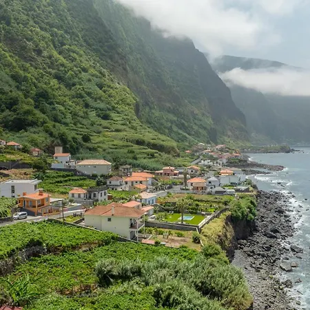 Apartman Coastal Mountain & Sea View Hideaway With Free Parking São Vicente