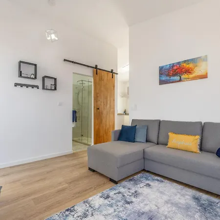 Coastal Mountain & Sea View Hideaway With Free Parking *