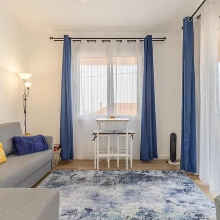 Coastal Mountain & Sea View Hideaway With Free Parking Apartmán São Vicente