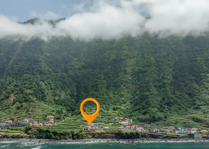 Daire Coastal Mountain & Sea View Hideaway With Free Parking