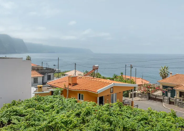 Coastal Mountain & Sea View Hideaway With Free Parking São Vicente