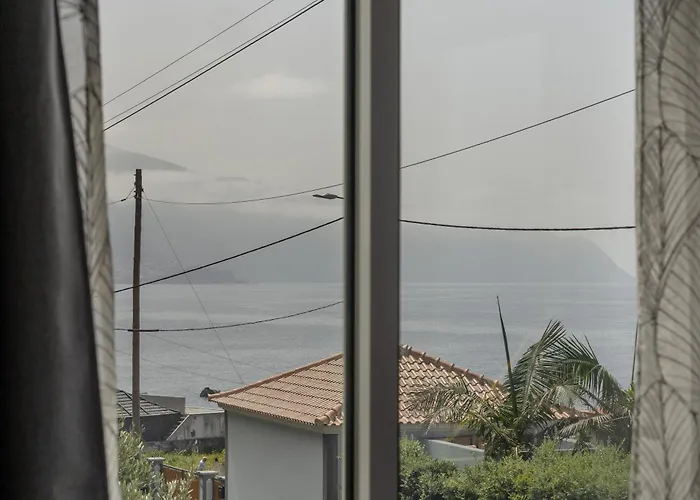 Coastal Mountain & Sea View Hideaway With Free Parking São Vicente