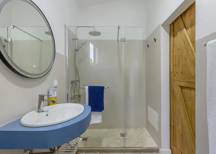 Апартаменты Coastal Mountain & Sea View Hideaway With Free Parking Сан-Висенти