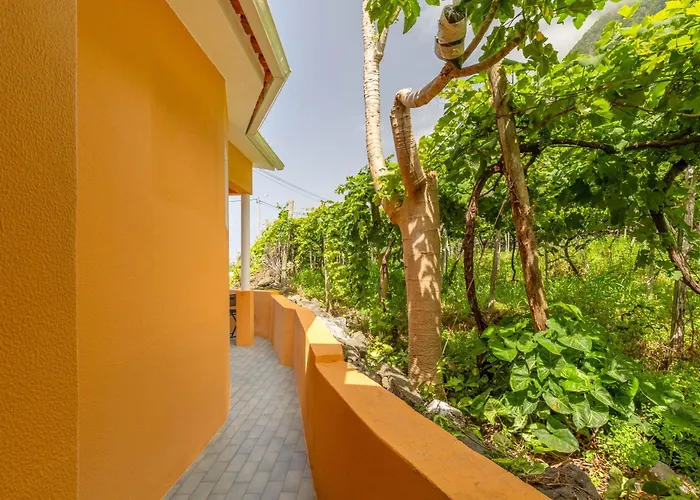 Апартаменты Coastal Mountain & Sea View Hideaway With Free Parking Сан-Висенти