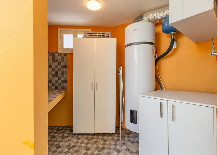 Coastal Mountain & Sea View Hideaway With Free Parking Daire *