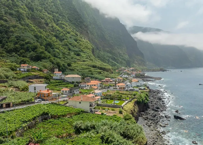 Апартаменты Coastal Mountain & Sea View Hideaway With Free Parking Сан-Висенти